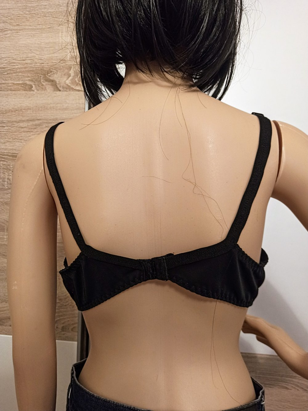 Sehr schönes BH mit Spitze in schwarz