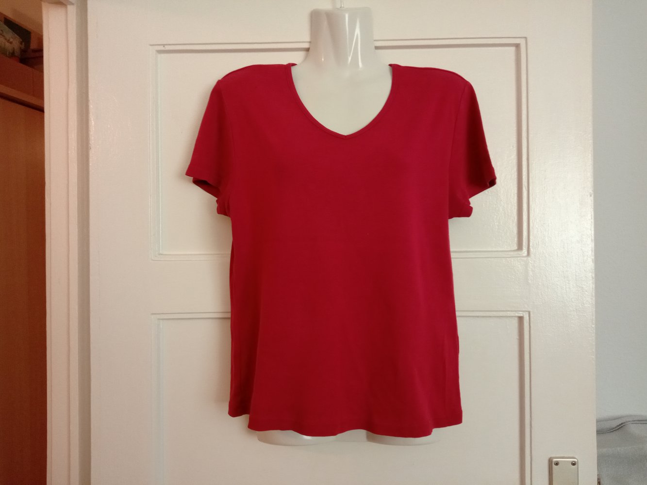 Sehr schönes T-Shirt von casual in rot 