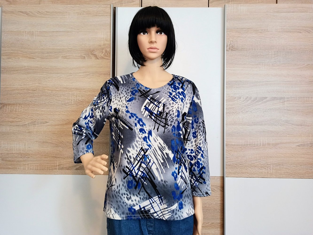 Schöner bunter Langarm-Shirt