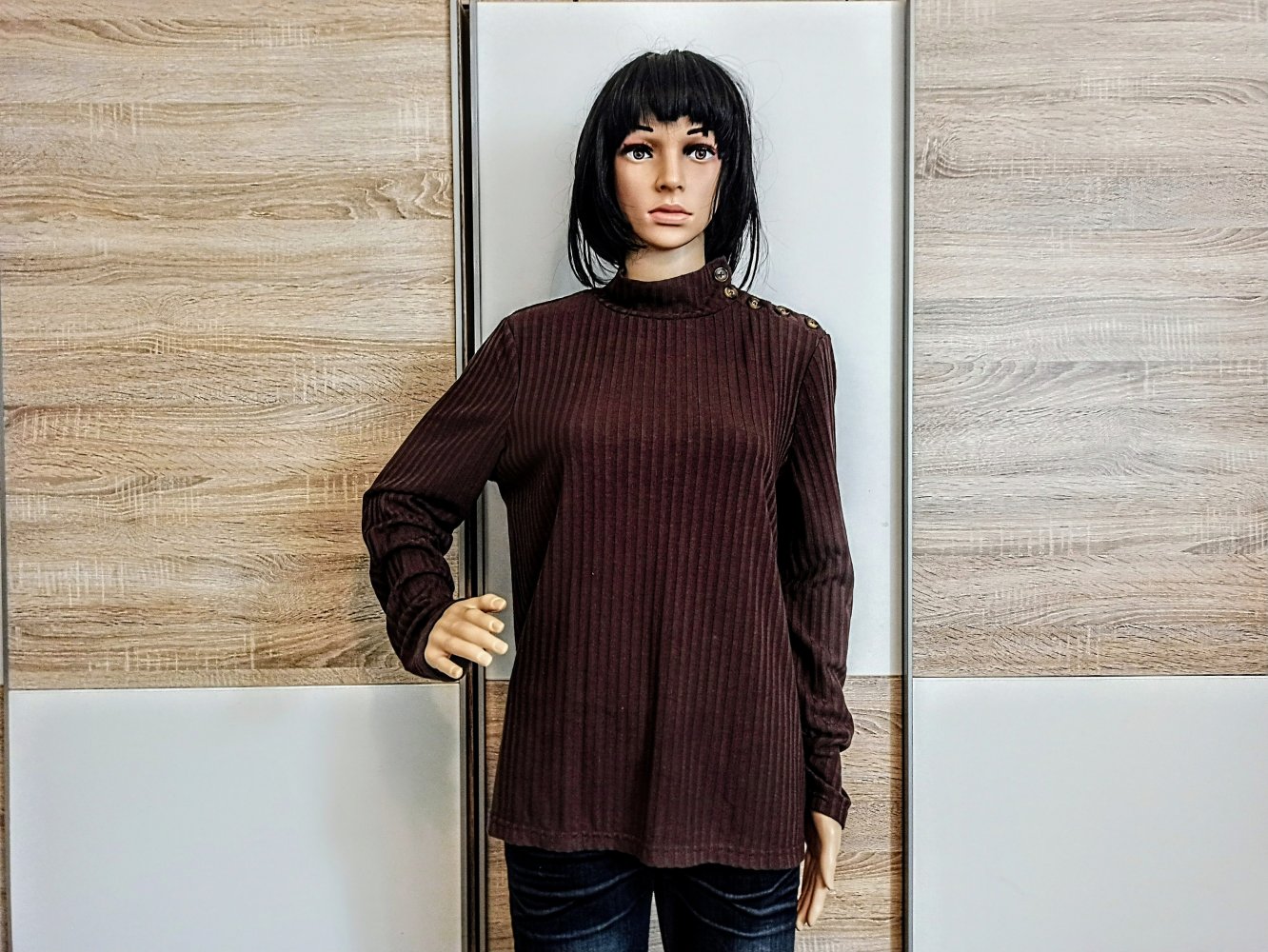 Schönes Langarm-Shirt in braun von Janina