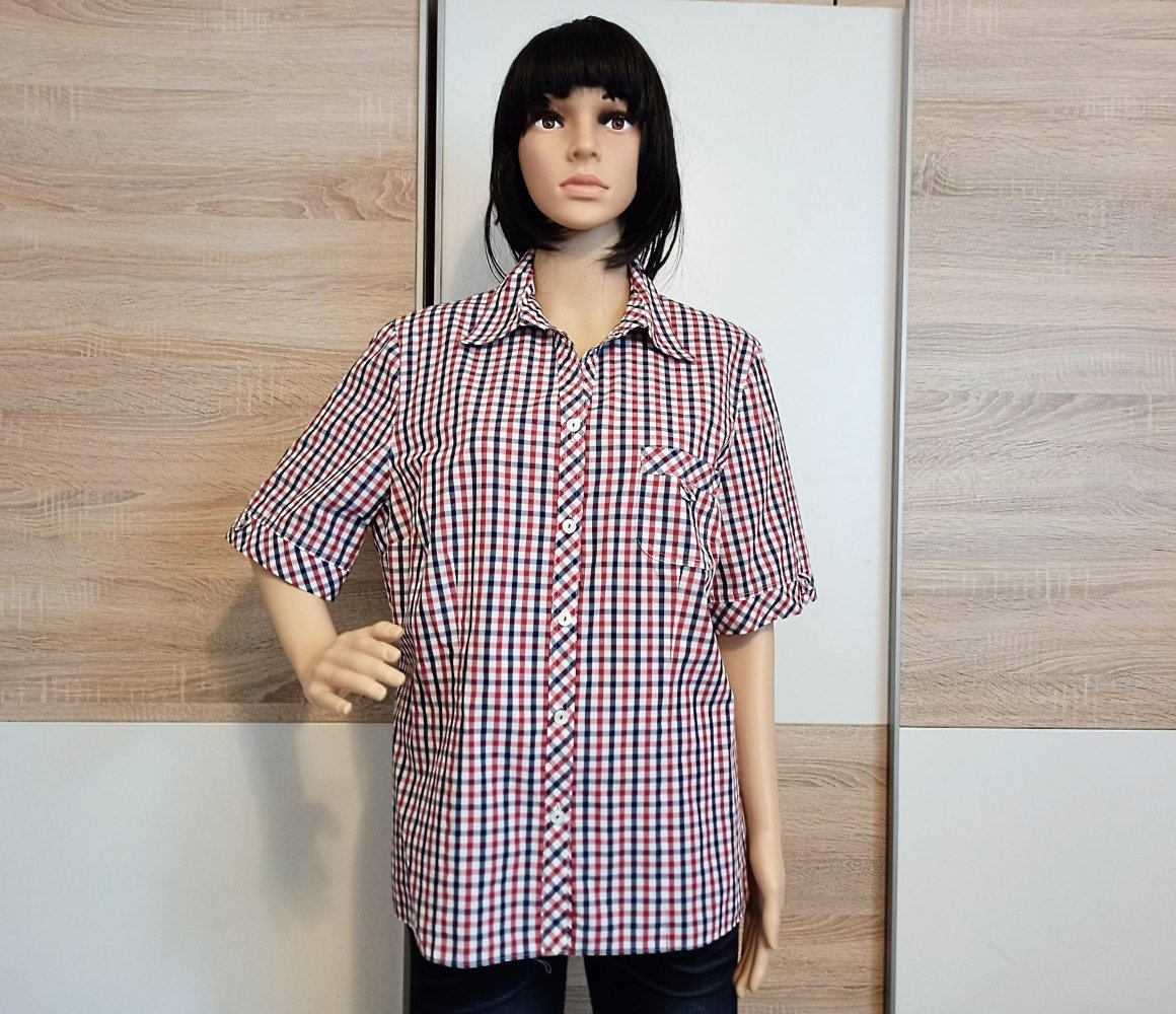 Schöne karierte Bluse von Fashion Classics