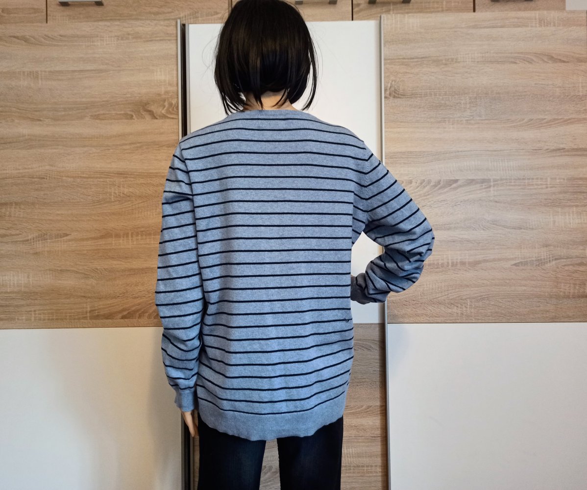 Schöner Pullover in blau mit schwarzen Streifen von C&A