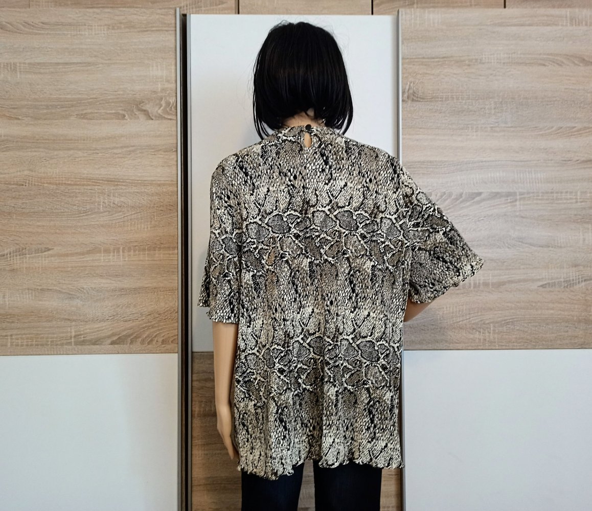 Schöne Bluse in Schlangen-Muster von Barisal