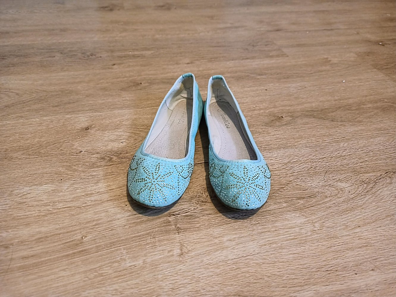 Tolle Ballerina in grün mit Straps steinen von Tom&Eva