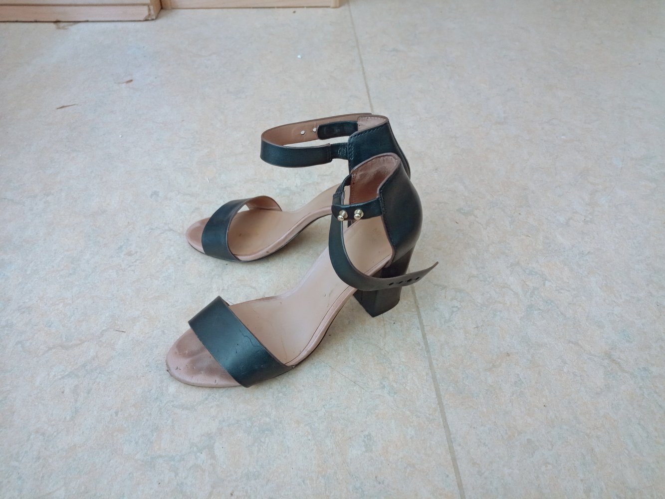 Tolle Damen Echtleder Sandaletten von MNG 