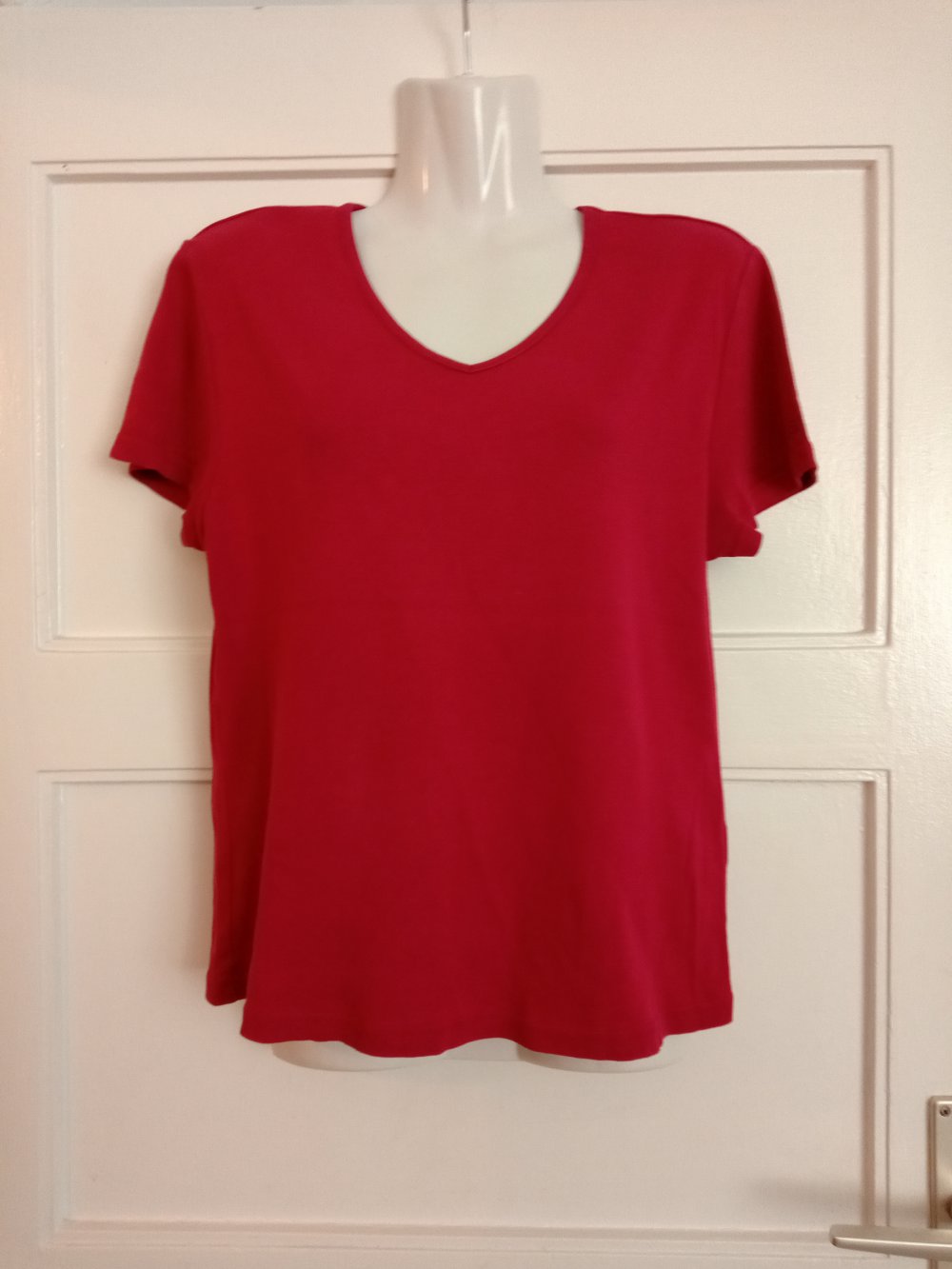 Sehr schönes T-Shirt von casual in rot 