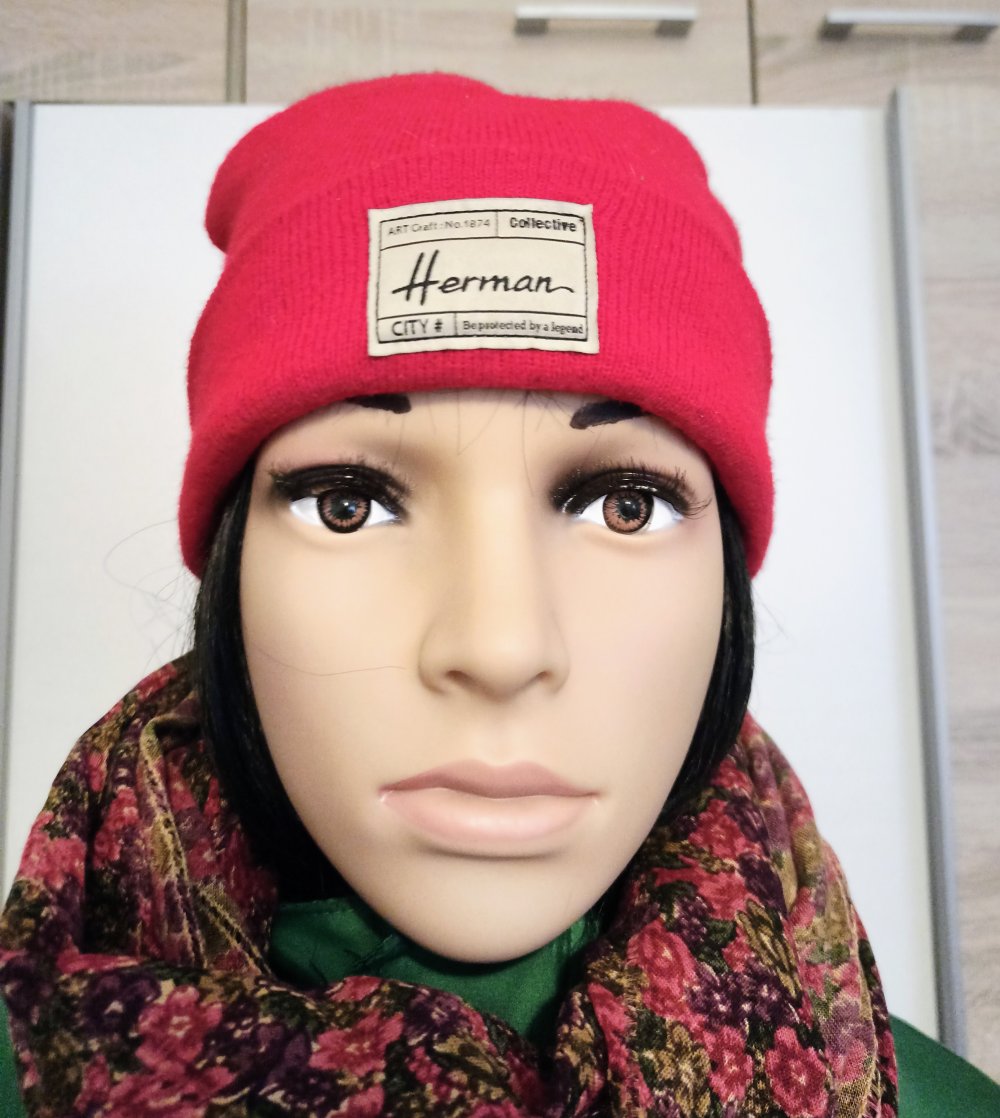 Schöner Mütze mit Schal in rot von Herman