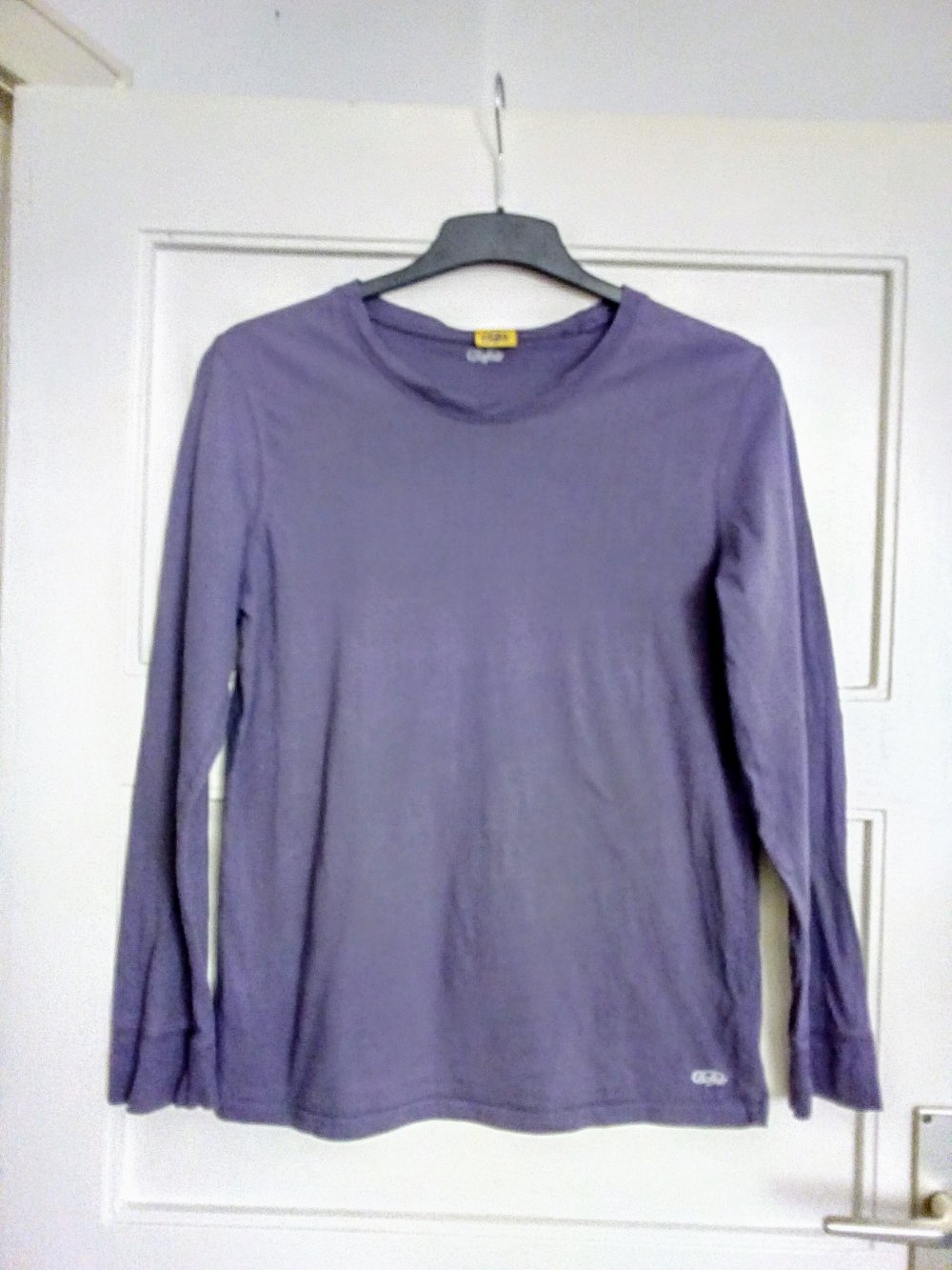 Sehr schönes Langarm-Shirt in in dunkles Lila von Buffalo