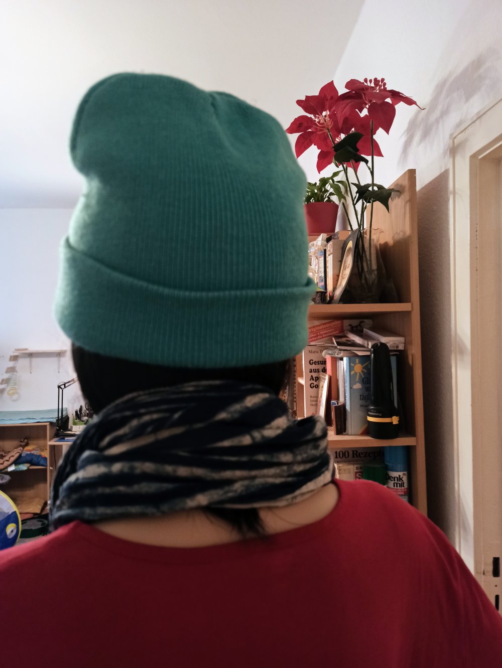 Schöner Mütze mit Schal in Türkis 