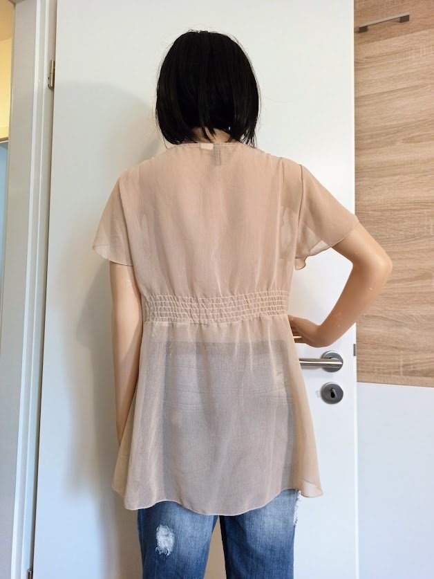 Schöne durschsichtige Bluse in beige mit Strapssteinen von Divided