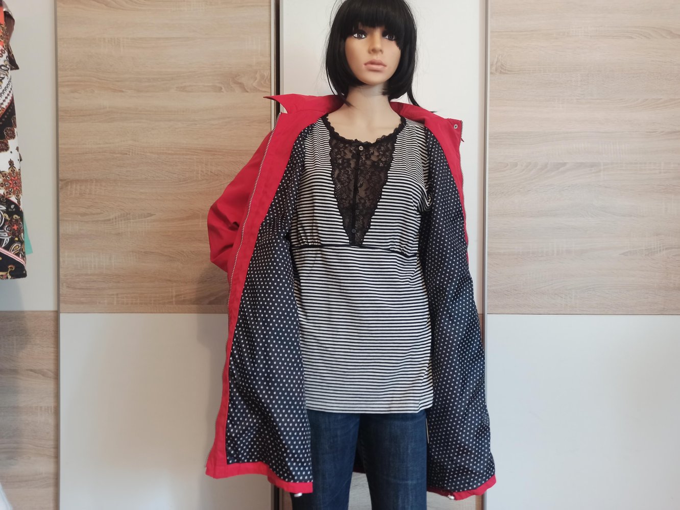 Schöne Jacke in rot von Fabiani mit Kapuze