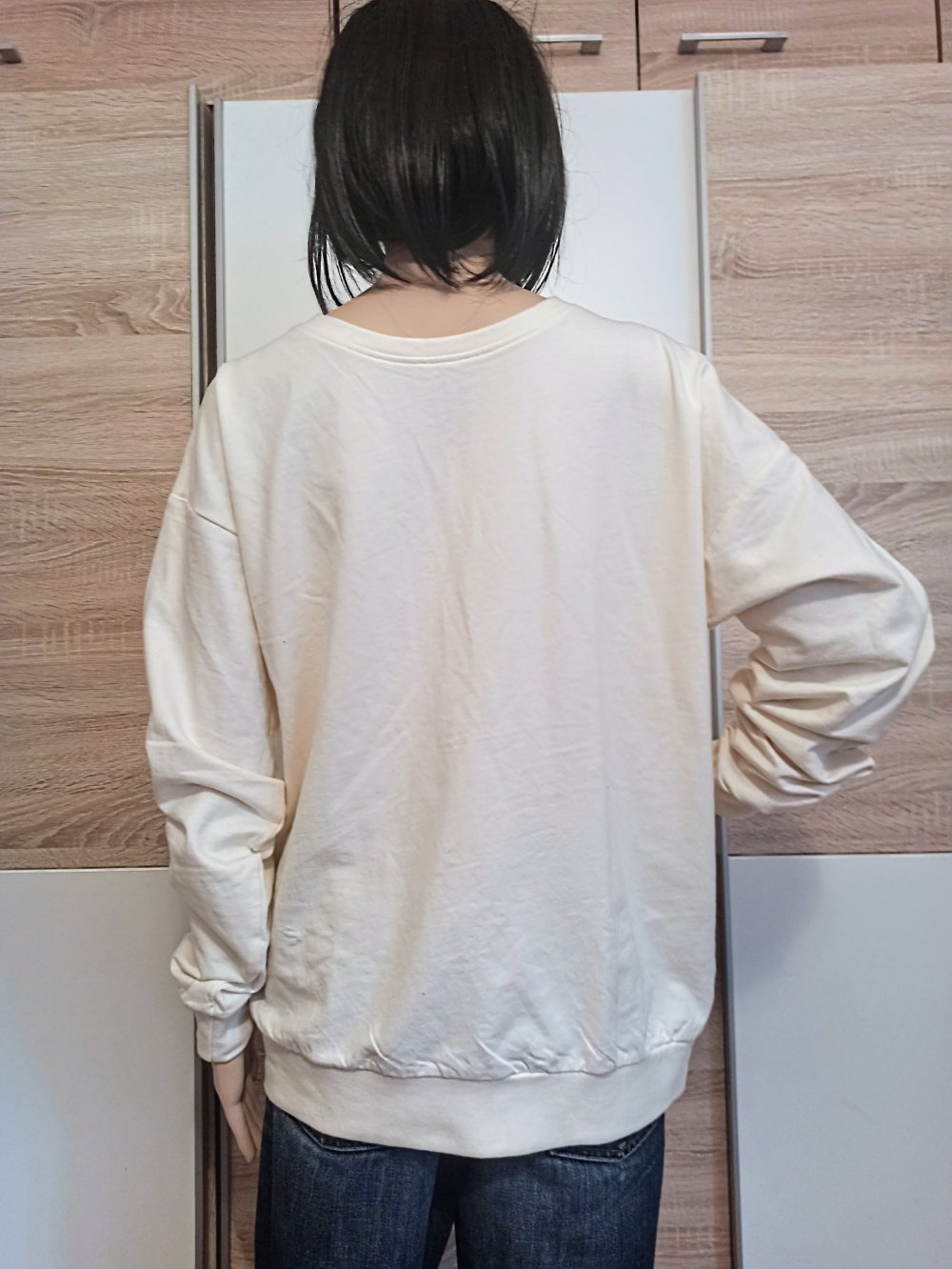 Schöner Hoodie-Pullover Cremefarbe mit Spitze