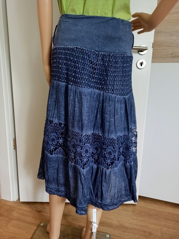 Schöner blauen Rock mit Spitze