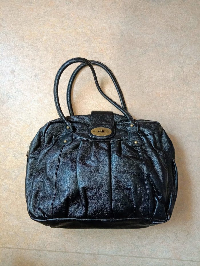 Schöne Damen Tasche in Farbe Schwarz 