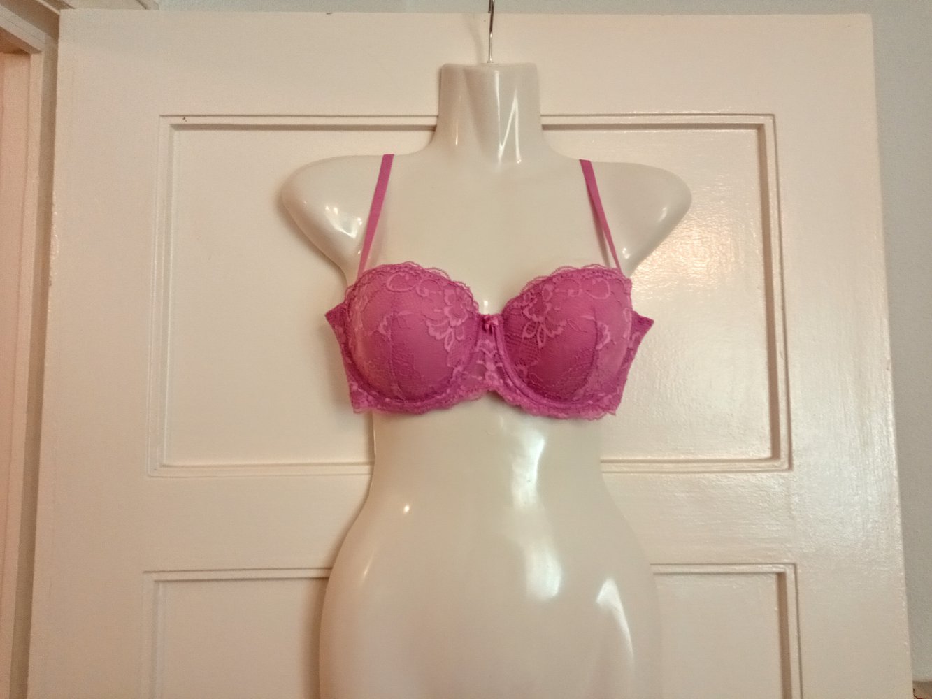 Sehr schönes BH in Rose mit Spitze 