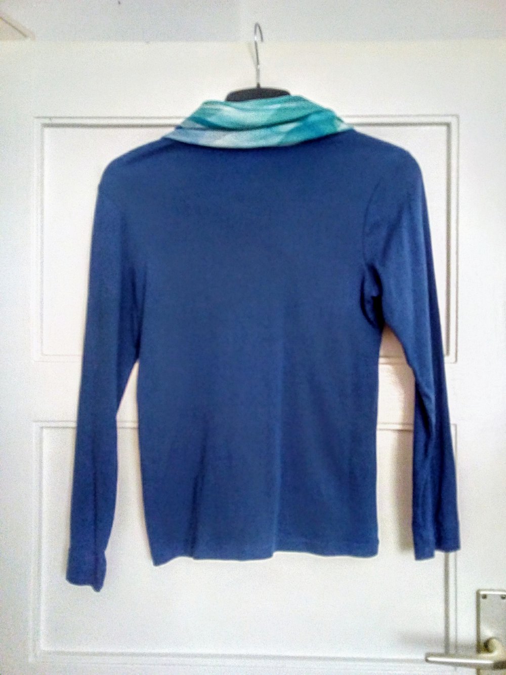 Sehr schönes Langarm-Shirt in Farbe Blau von UpFashion 