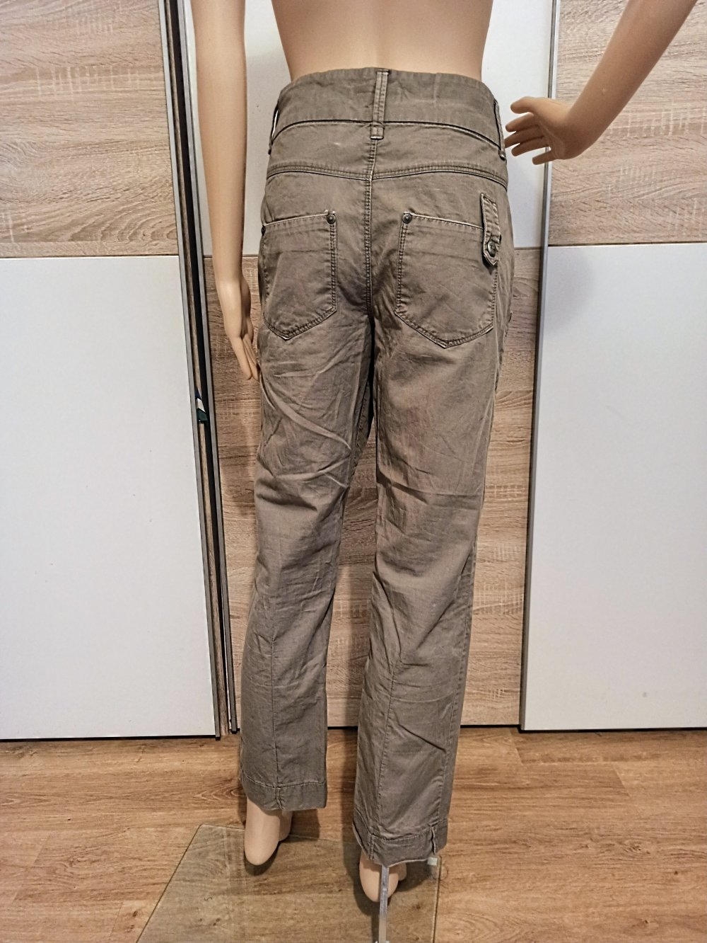 Schöne Hose in khaki von Only