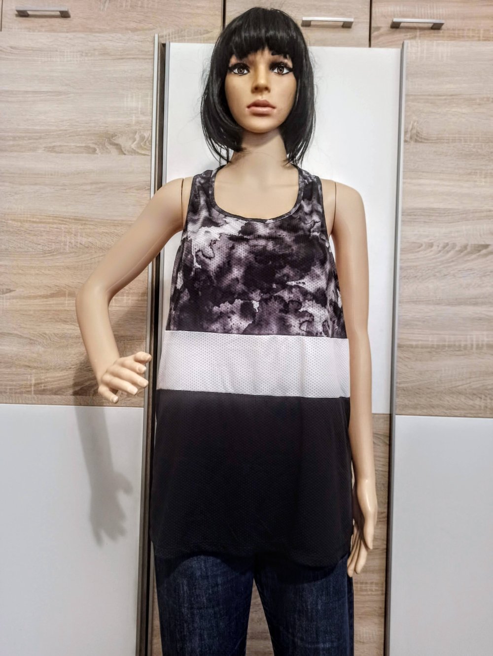 Schönes sport T-Shirt in swarz/weiß von Sophia Thiel