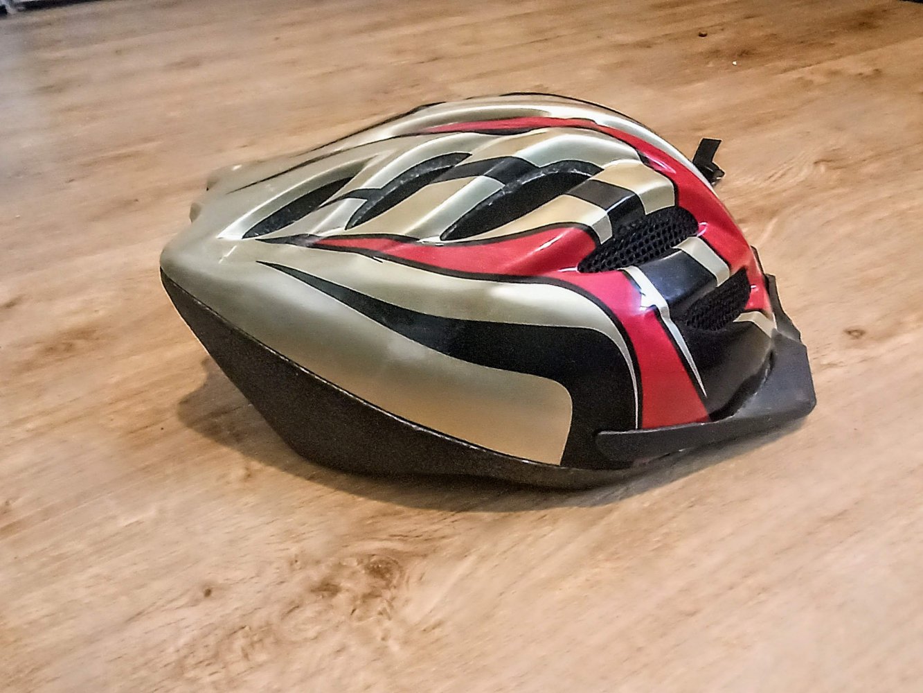 Bunter Fahrradhelm