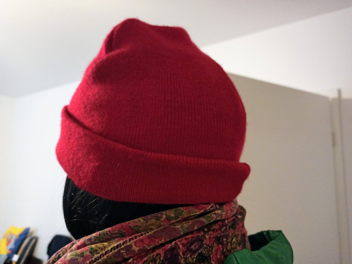 Schöner Mütze mit Schal in rot von Herman