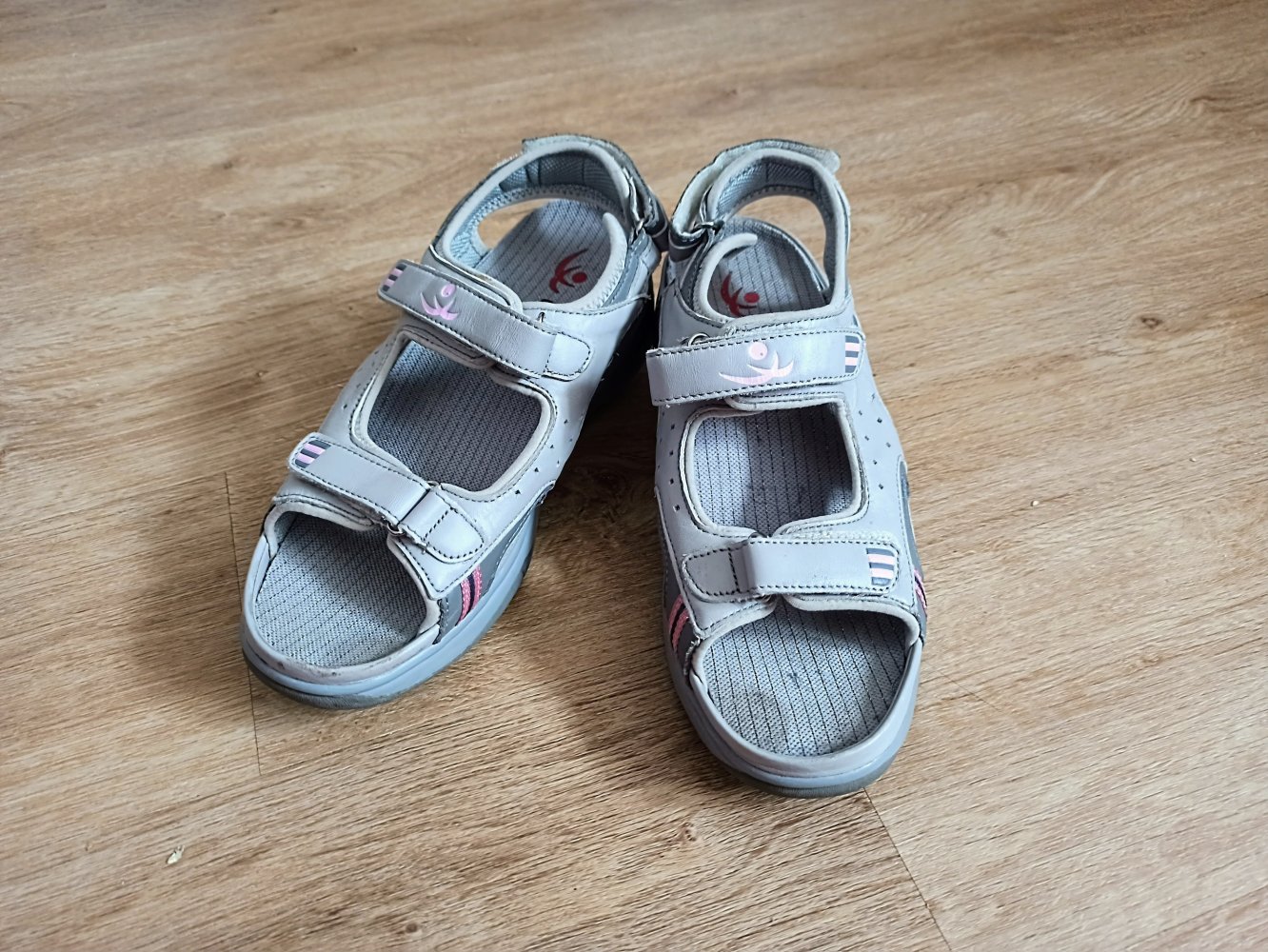 Tolle Damen Leder Sandaletten in grau von chung shin