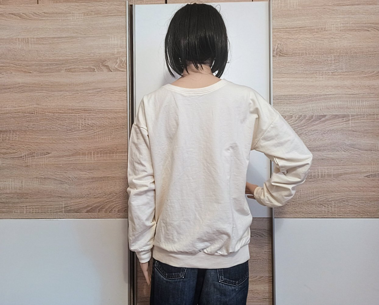 Schöner Hoodie-Pullover Cremefarbe mit Spitze