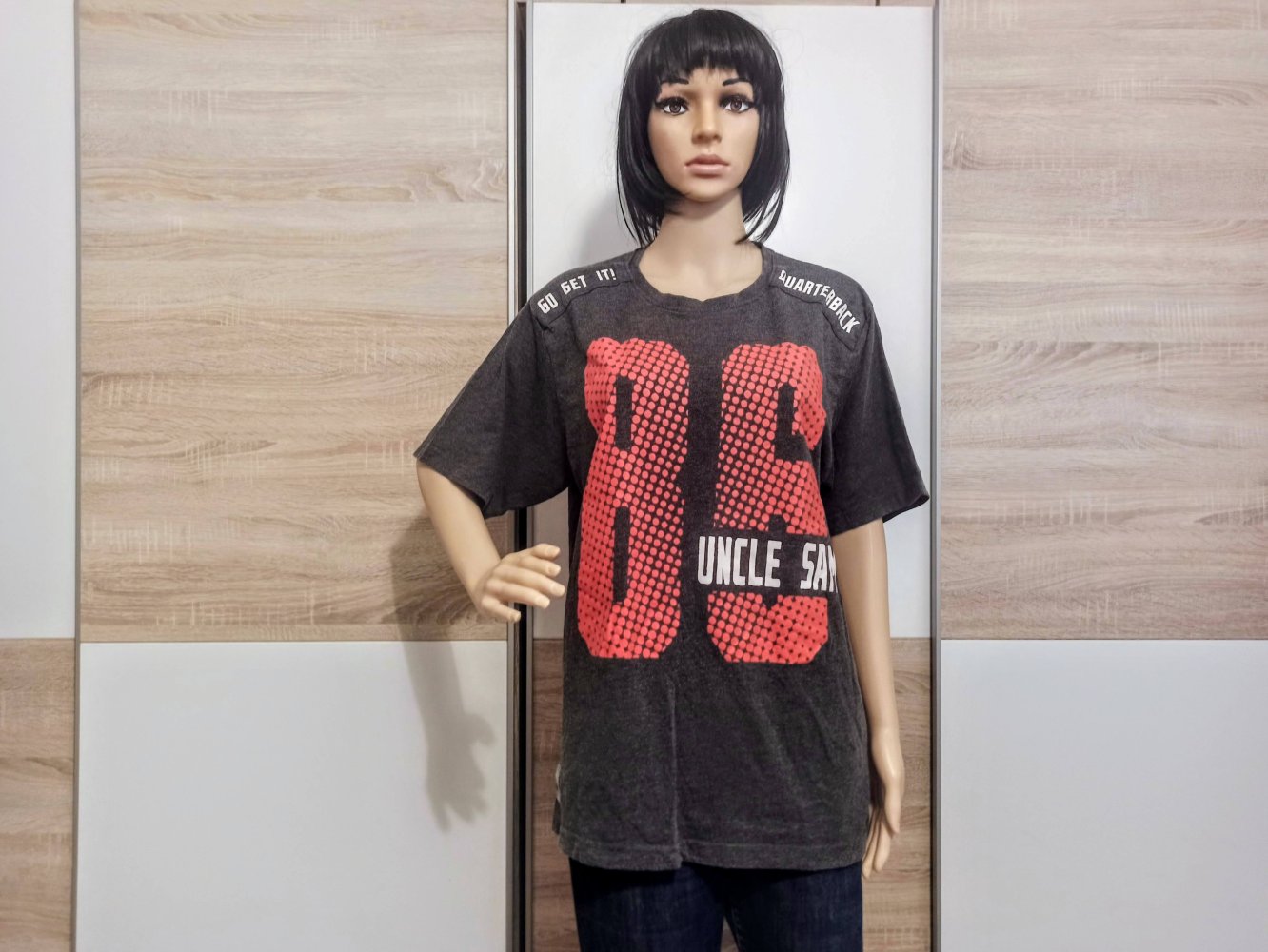 Schönes T-Shirt in grau mit orangene Zahl 86 von uncle sam