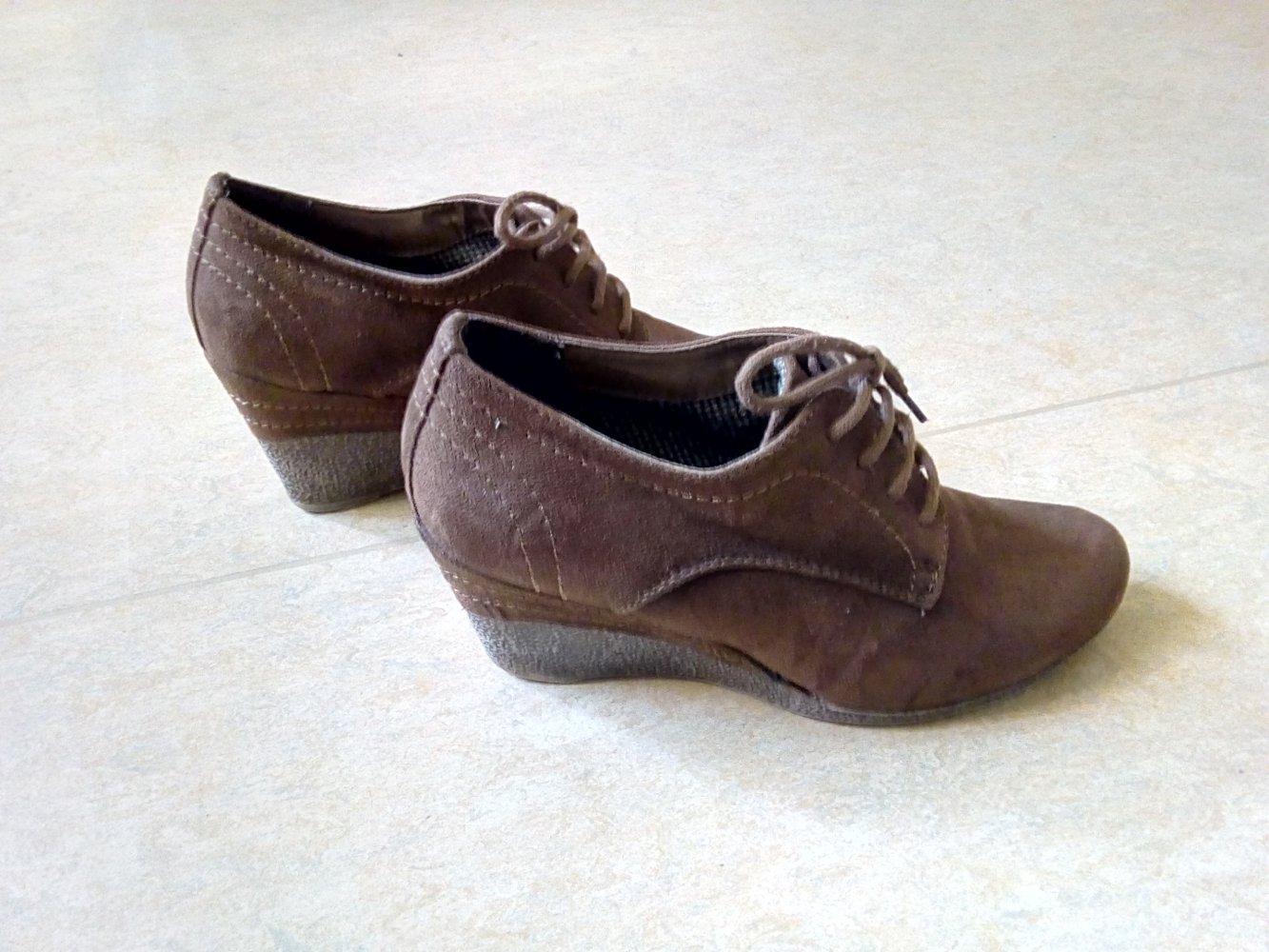 Tolle braune Wildleder Schuhe.