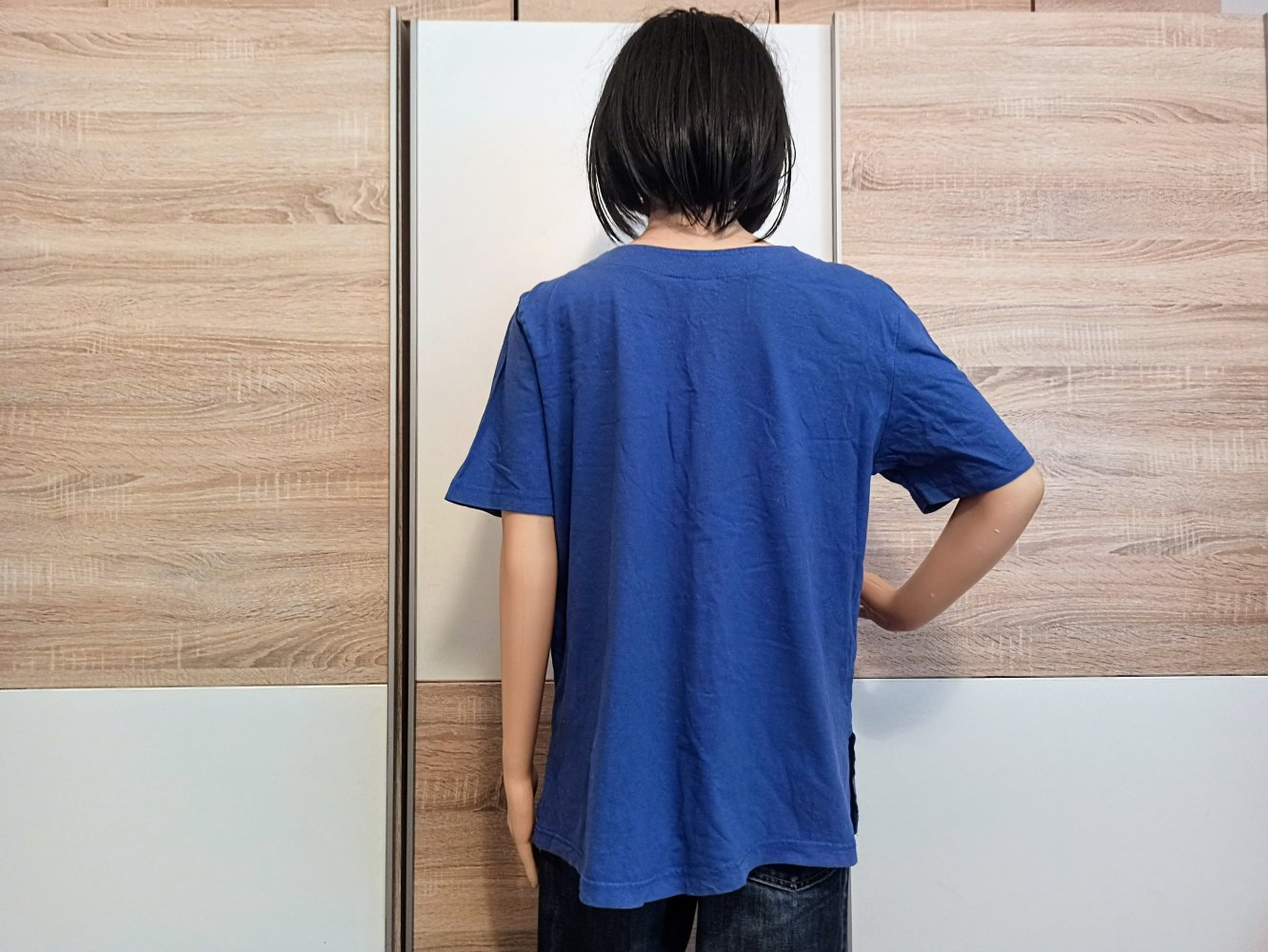 Schönes T-Shirt in blau mit weiße Muscheln