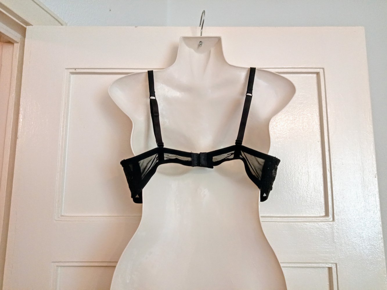 Sehr schönes BH in schwarz mit Spitze 
