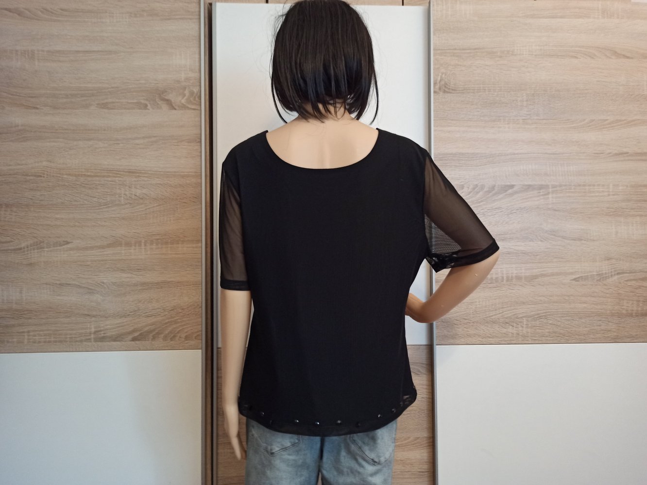 Sehr schönes T-Shirt in schwarz mit Strassteinen