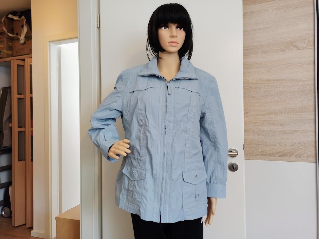 Schöne leichte Jacke in helles blau von Lebek