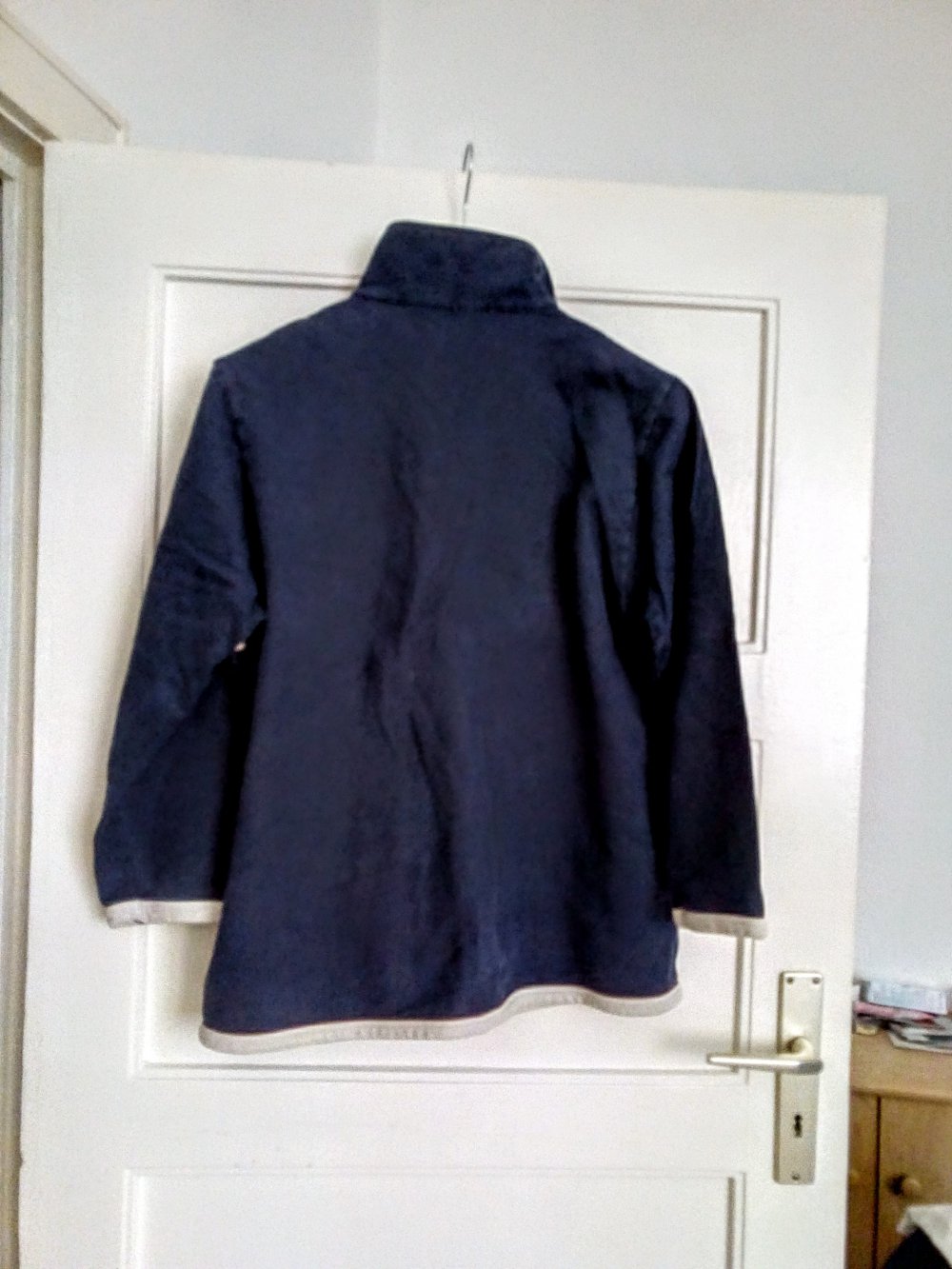 Schöne dunkelblaue Jacke von Triumph