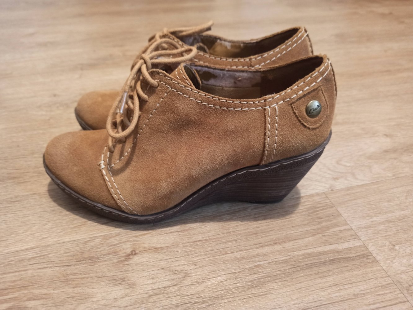 Tolle Schuhe in Farbe Senf von Clarks