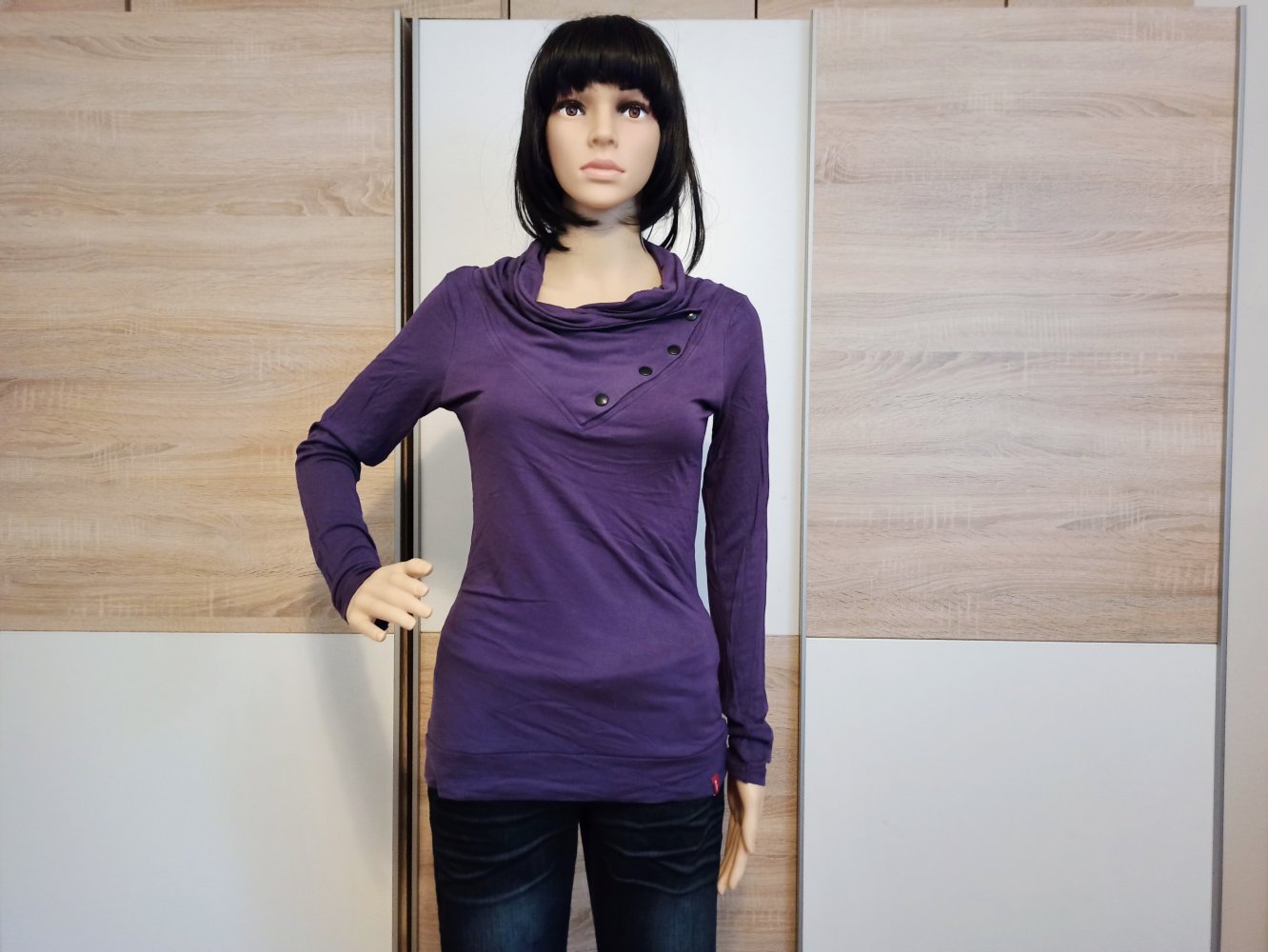 Sehr schöner Langarm-Shirt von EDC in Lila