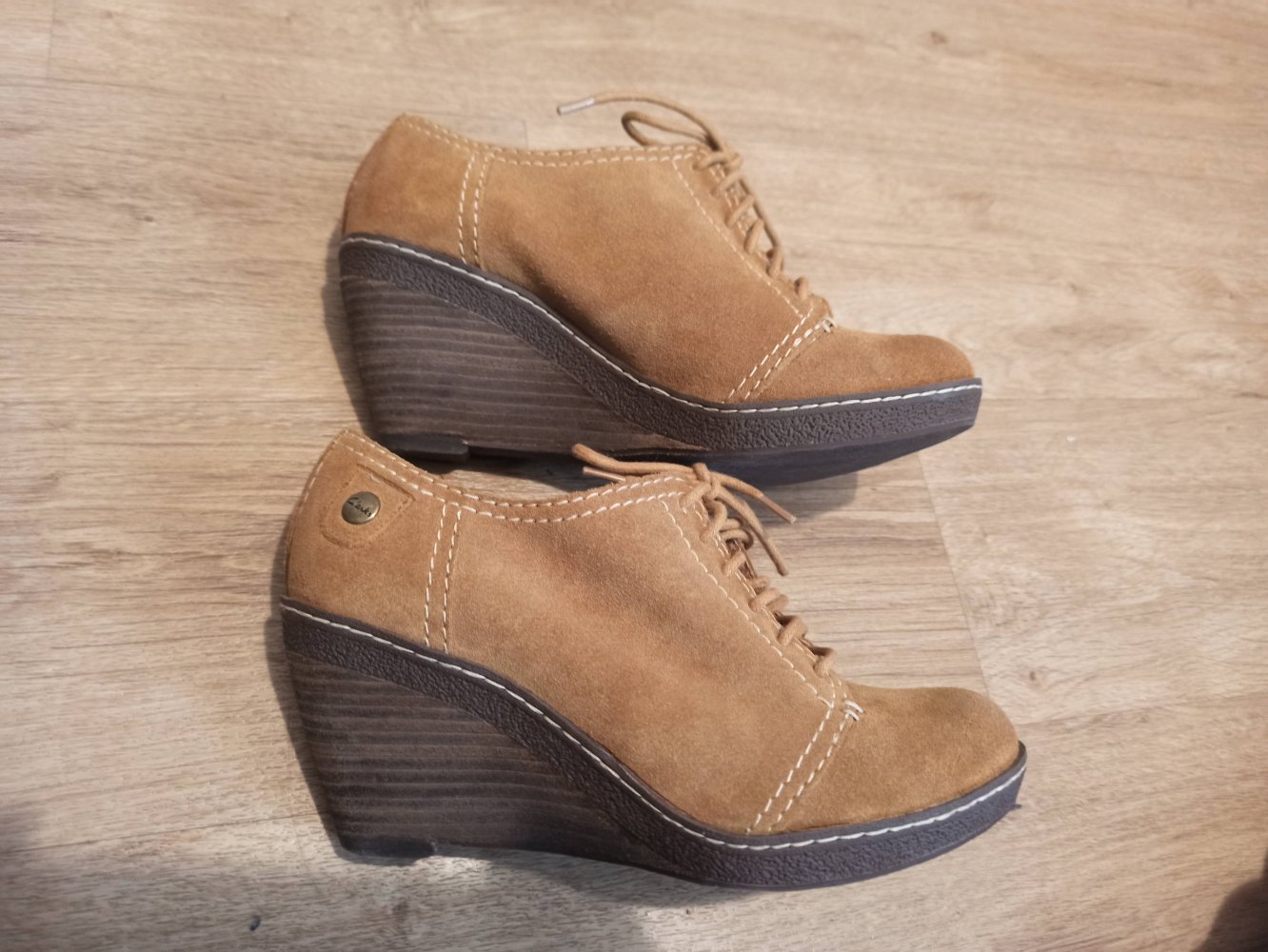 Tolle Schuhe in Farbe Senf von Clarks