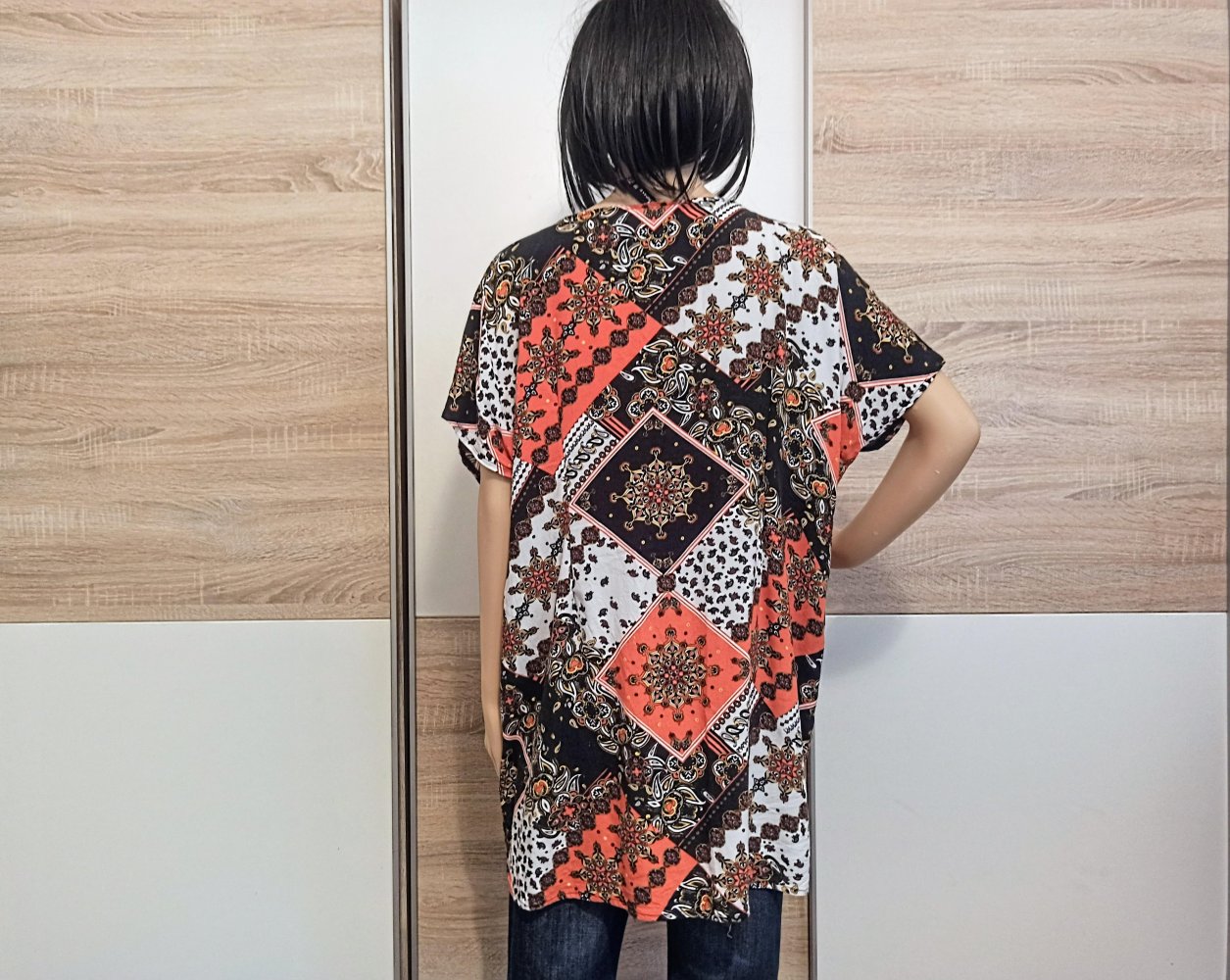 Schöne bunte Bluse mit V-Ausschnitt von Jean Pascale