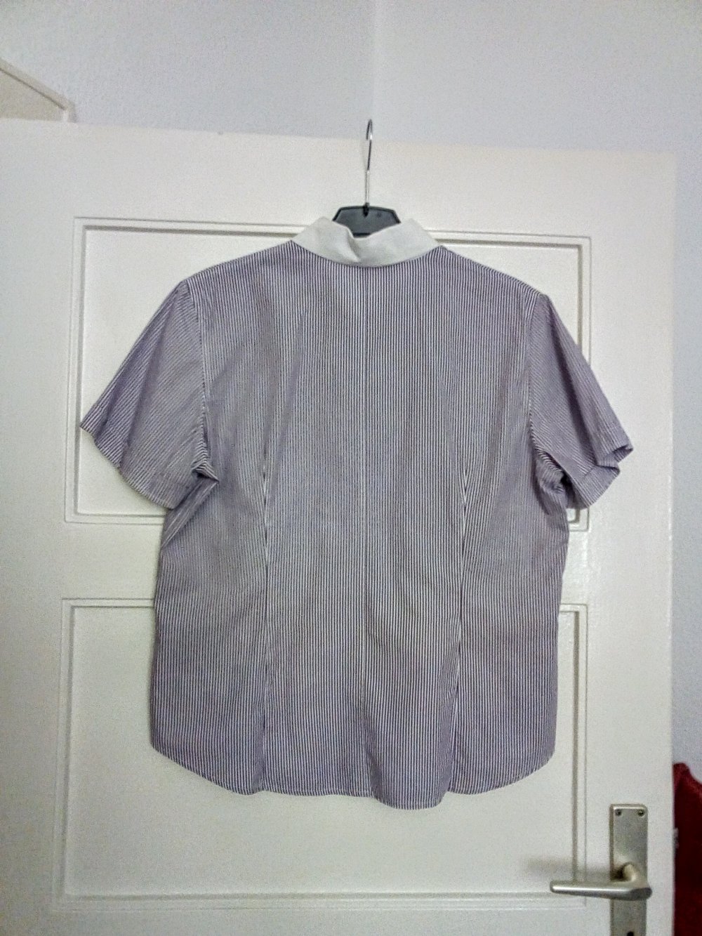 Schöne Bluse mit Nadelstreifen