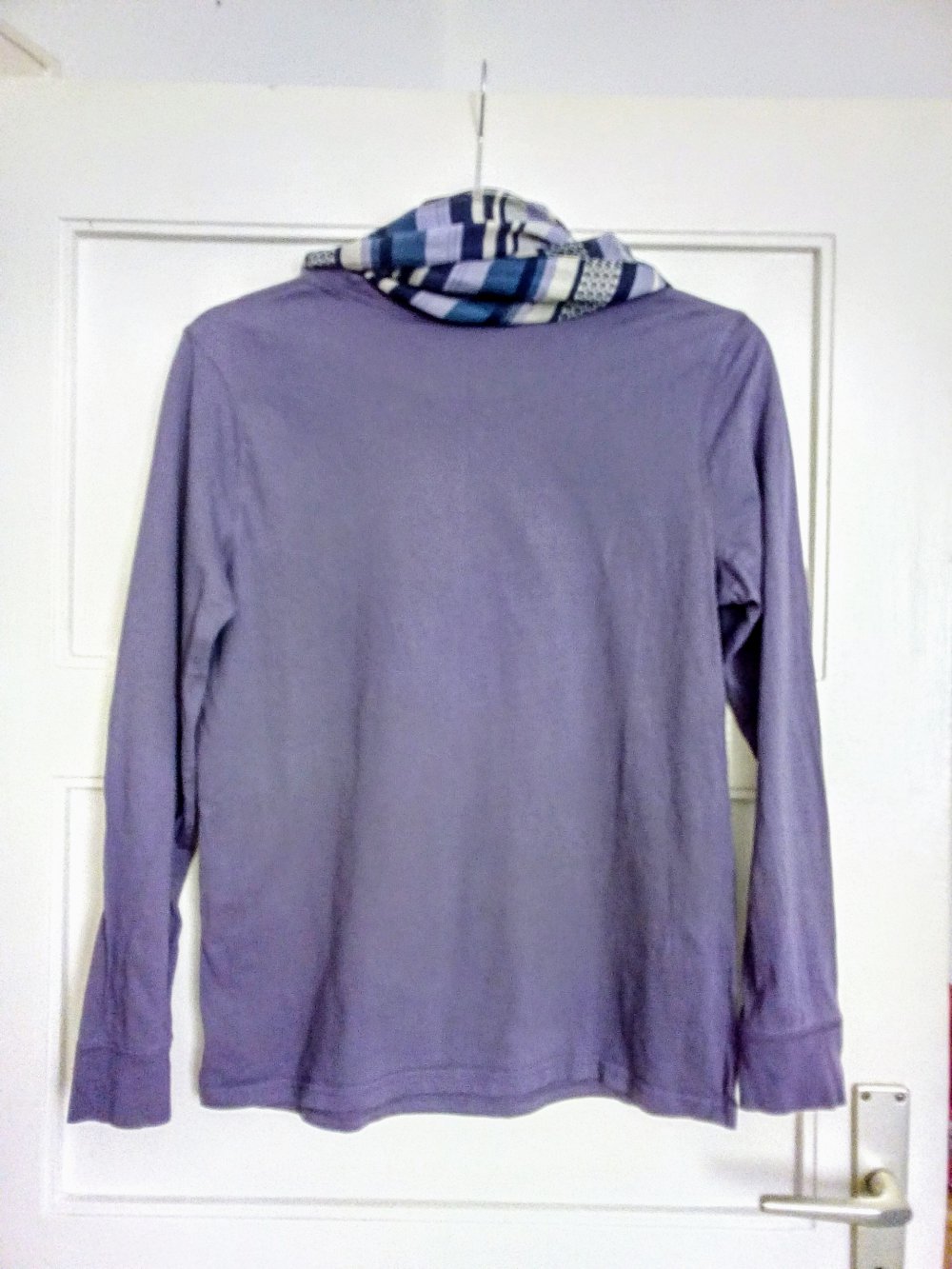 Sehr schönes Langarm-Shirt in in dunkles Lila von Buffalo