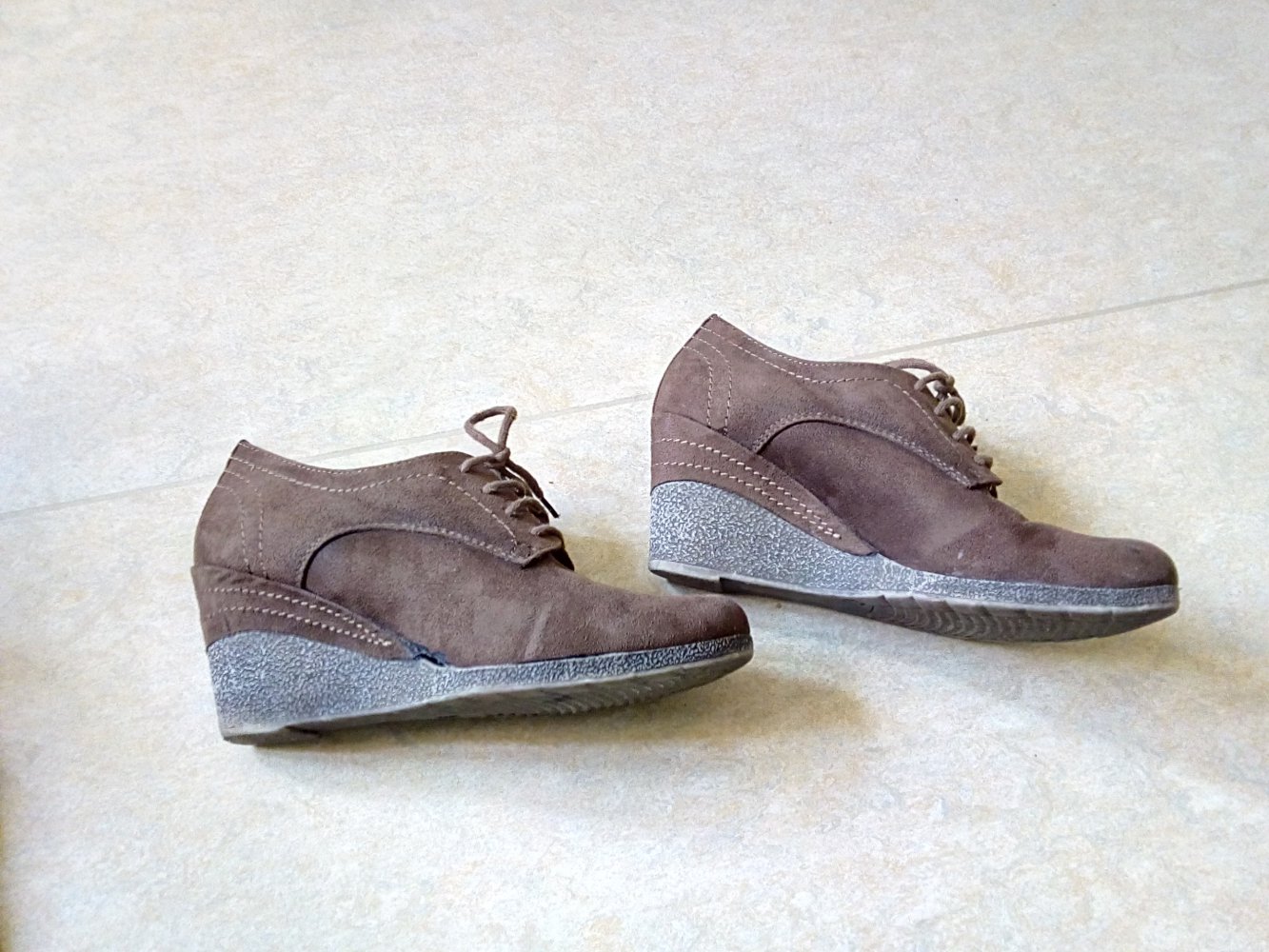 Tolle braune Wildleder Schuhe.