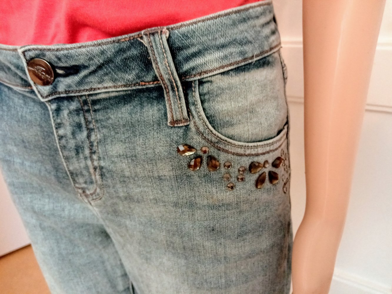 Schöne Jeanshose von Orsay mit Straps-Steinen 