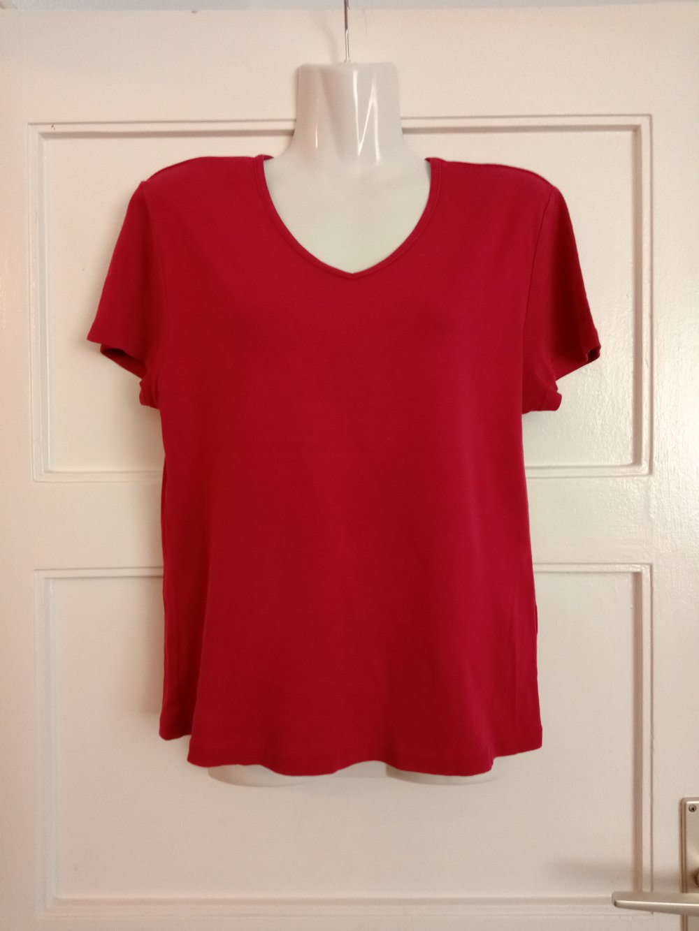 Sehr schönes T-Shirt von casual in rot 