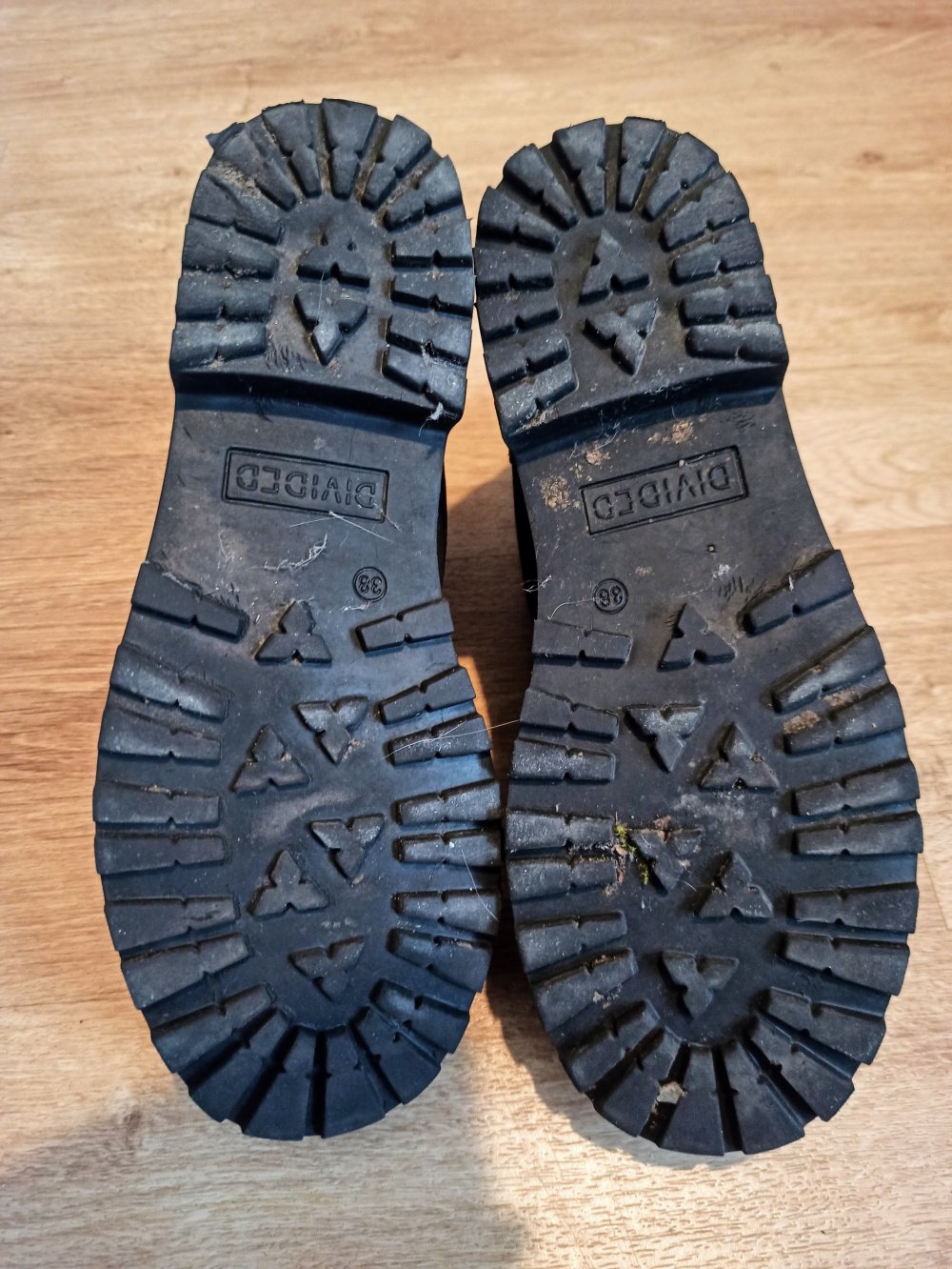 Tolle Boots in schwarz von Divided