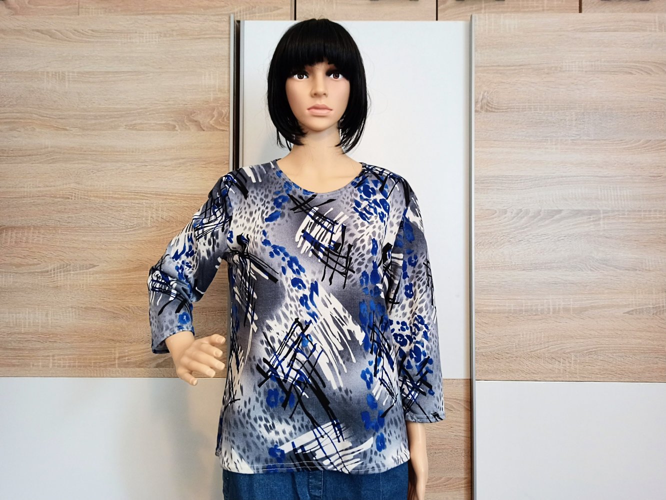 Schöner bunter Langarm-Shirt