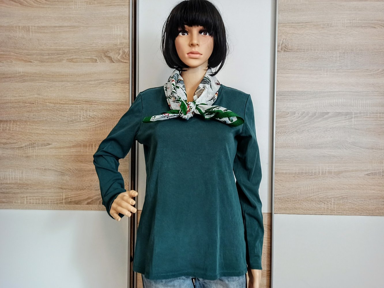 Schöner Langarm-Shirt in grün mit Schall von Uniqlo