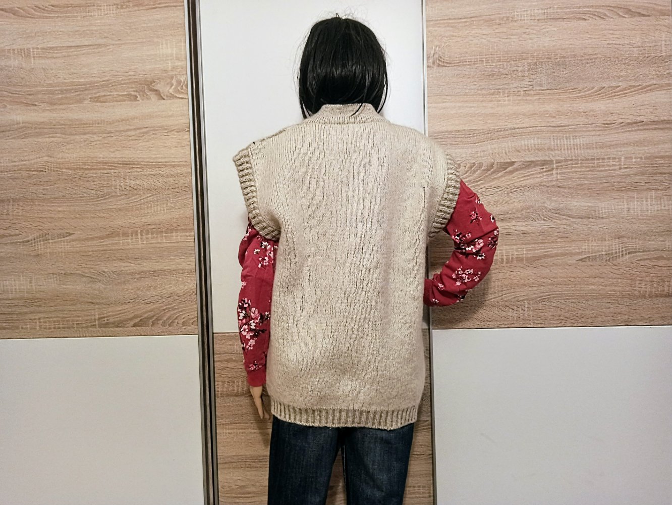 Schöne Strick-Weste in Cremefarbe