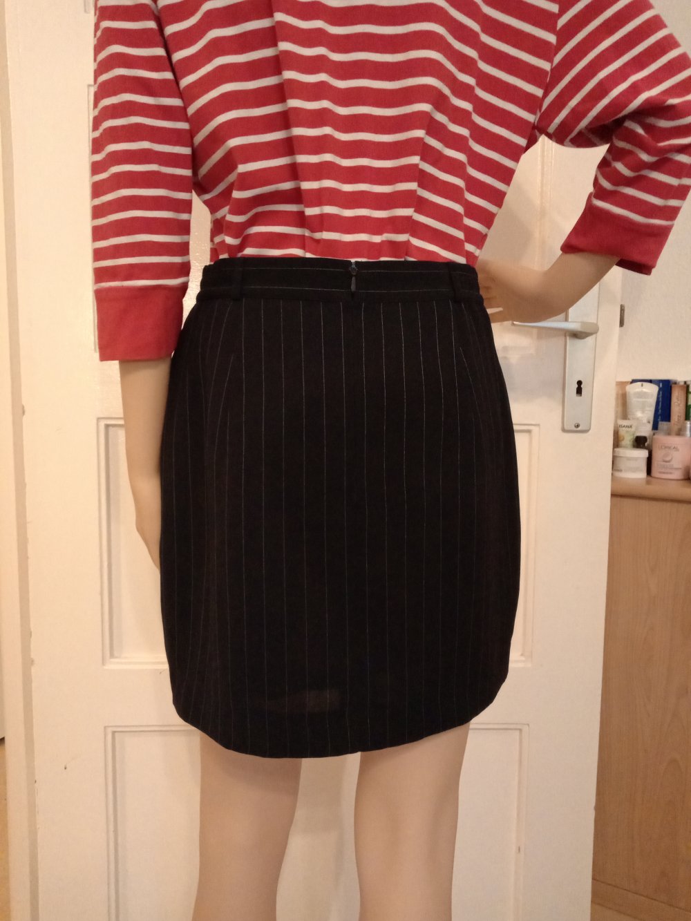 Sehr schöner Rock mit weißen Nadelstreifen von Gerry Weber 