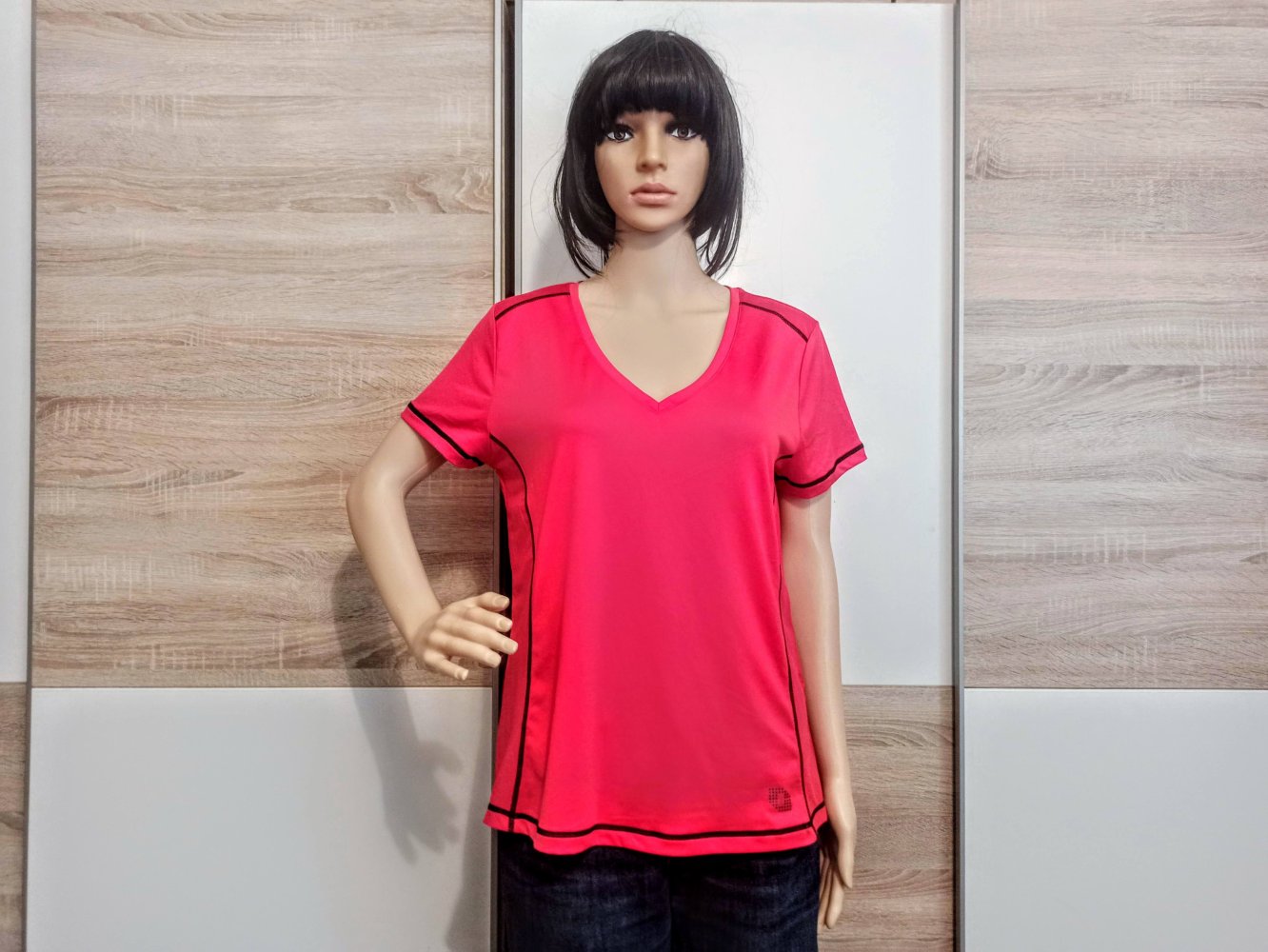 Schönes T-Shirt in rot von Crivit