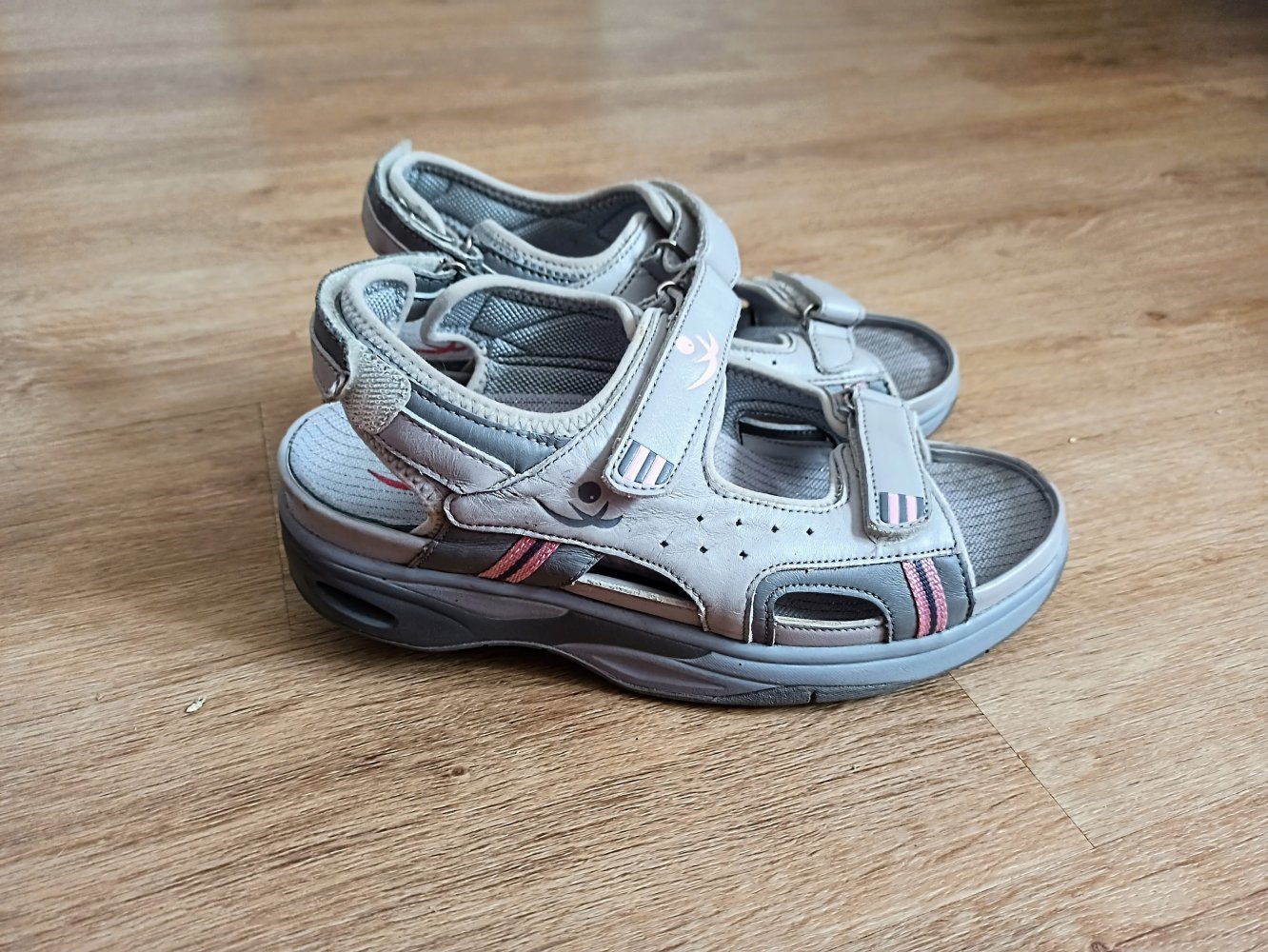 Tolle Damen Leder Sandaletten in grau von chung shin