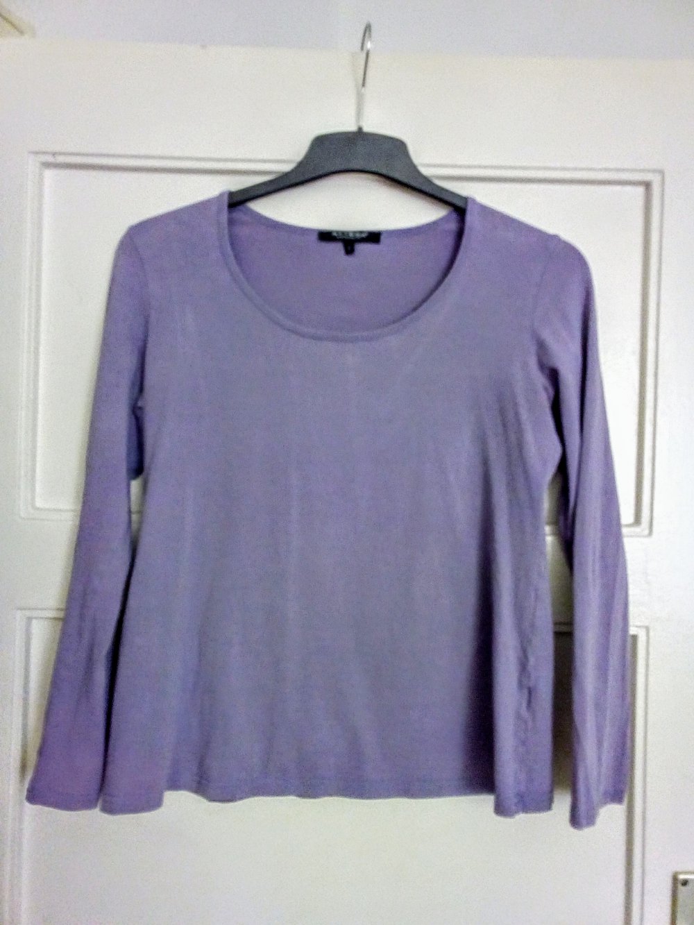 Sehr schönes Langarm-Shirt in in zartes Lila 